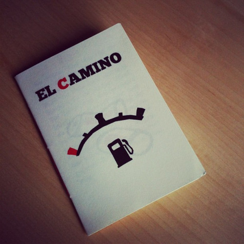 El Camino, tweekleurendruk, 100 grams, handgenaaid met rood garen. 3 euro.